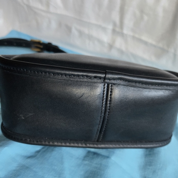 Vintage Coach Collegiate Crossbody Bag In Black - Picture 4 of 16